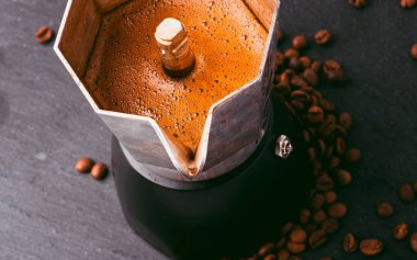 coffee maker for aromatic brewed coffee