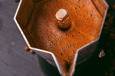 coffee maker for aromatic brewed coffee