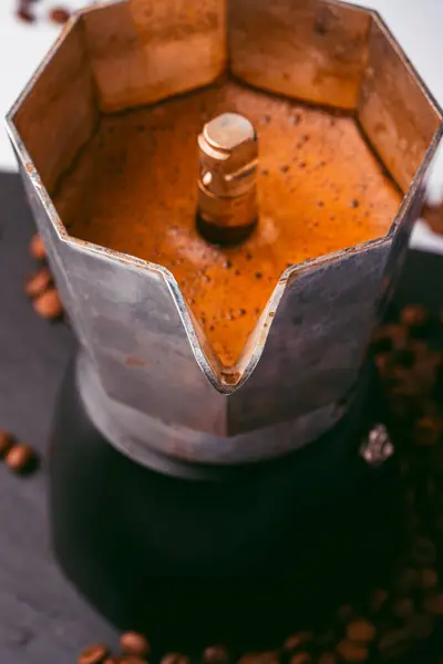 coffee maker for aromatic brewed coffee