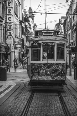 Bir saat sonra, Porto şehrinin tramvay şebekesi 1895 yılında faaliyete geçti.