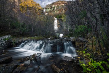 The Chorreras of Despealagua are consecutive waterfalls formed in the bed of the Chorrera stream, a tributary of the Sorbe River, on the north side of the Ocejn peak, near Valverde de los Arroyos.