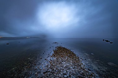 Manzanares el Real (Madrid), Santillana Barajı 'nda kış gündoğumu