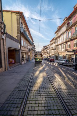 Bir saat sonra, Porto şehrinin tramvay şebekesi 1895 yılında faaliyete geçti.