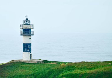 1046: Galiçya kıyıları, Ribadeo, Galiçya, İspanya 'daki Pancha Adası Deniz Feneri.