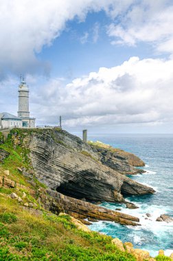 Cabo Belediye Başkanı Deniz feneri körfezin girişine başkanlık ediyor ve Cantabrian Denizi ve Santander Şehri 'nin ayrıcalıklı bir balkonudur..