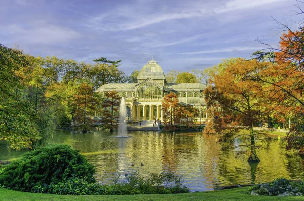 Kristal Saray 'ın Fotoğrafları, Etiro Park, Madrid.
