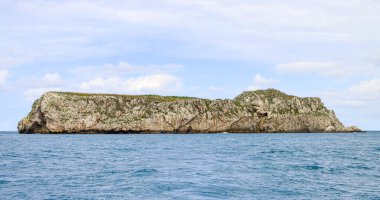 Celorio 'dan Gaitero Kalesi böyle adlandırılır, çünkü bir gemi enkazında, kendini kurtarmak için adaya gelen bir kavalcı dışında, bir gemi mürettebatı öldü, Asturias.