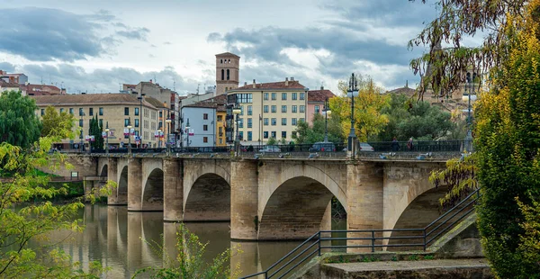 Piedra de Logroo Köprüsü, Ebro Nehri 'nin başkenti Rioja' dan geçen beş köprüden biridir..