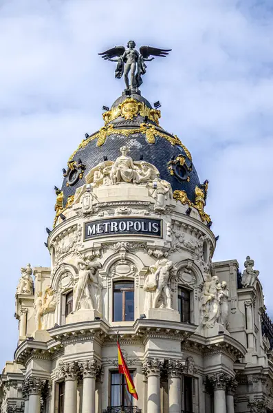 Metrpolis Binası, İspanya 'nın Madrid şehrinde Alcal Caddesi ve Gran Va Caddesi' nin köşesinde bulunan ve Fransız asıllı bir binadır..