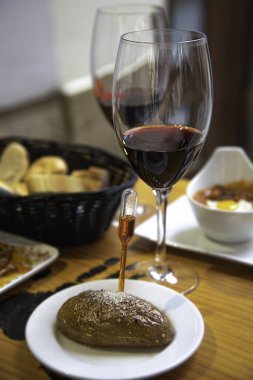 Logroo, İspanya 'nın ünlü Laurel caddesinde Rioja Şarap ve Atıştırmalık Günü.