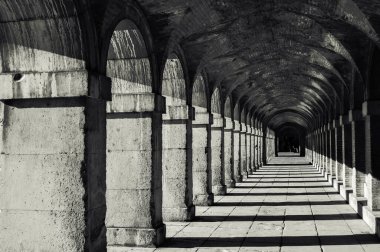 Plaza de Parejas 'da kemer geçidi, Aranjuez, Madrid