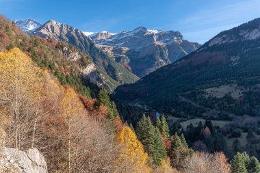 The Bujaruelo Valley is a valley in the Aragonese Pyrenees, in the province of Huesca, bordering the Ordesa and Monte Perdido National Park. clipart