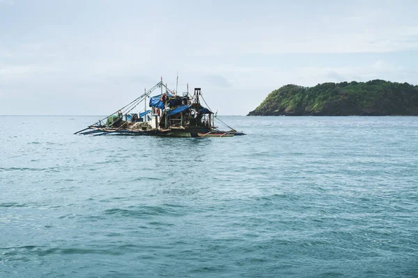 Velho Pescador Tradicional Bagunçado Oceano Palawan Filipinas — Fotografia de Stock