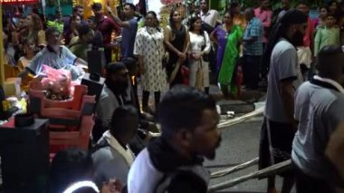 Georgetown, Penang, Malezya - 5 Şubat 2023: Malezya 'nın Penang kentindeki Şelale Tepesi Tapınağı yakınlarındaki Thaipusam festivalinde titrek yüzgeçler