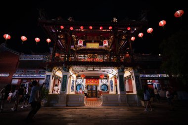 Georgetown, Penang, Malezya - 18 Şubat 2024: Cheah Kongsi Tapınağı Çin 'in yeni yılı için kırmızı fenerlerle süslendi