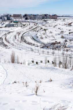 Madrid mahallesi Ocak 2021 'de karla çöktü