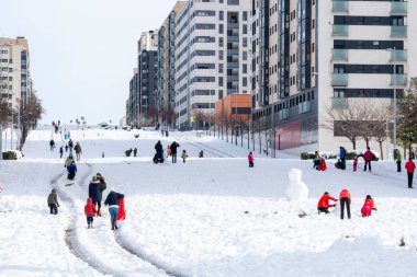 Madrid 'deki kar fırtınasından sonra şehir yıkıldı.
