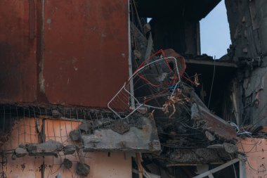 Ukrayna 'nın Zaporozhye kentindeki yüksek katlı bir binada grev. Rus füze saldırısının ardından bir bina havaya uçtu. Patlamanın sonuçları bunlar. Savaş sırasında şehirdeki evler..