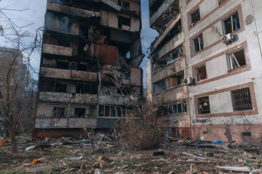 Ukrayna 'nın Zaporozhye kentindeki yüksek katlı bir binada grev. Rus füze saldırısının ardından bir bina havaya uçtu. Patlamanın sonuçları bunlar. Savaş sırasında şehirdeki evler..