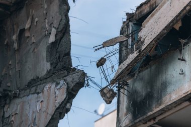 Ukrayna 'nın Zaporozhye kentindeki yüksek katlı bir binada grev. Rus füze saldırısının ardından bir bina havaya uçtu. Patlamanın sonuçları bunlar. Savaş sırasında şehirdeki evler..