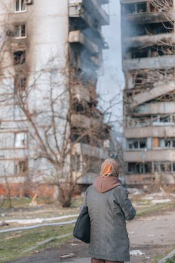 Ukrayna 'nın Zaporozhye kentindeki yüksek katlı bir binada grev. Rus füze saldırısının ardından bir bina havaya uçtu. Patlamanın sonuçları bunlar. Savaş sırasında şehirdeki evler..