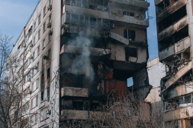 Ukrayna 'nın Zaporozhye kentindeki yüksek katlı bir binada grev. Rus füze saldırısının ardından bir bina havaya uçtu. Patlamanın sonuçları bunlar. Savaş sırasında şehirdeki evler..