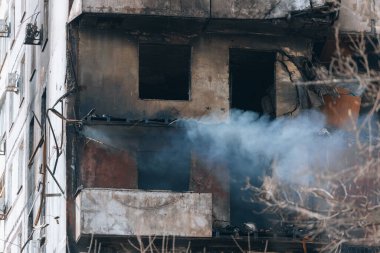 Ukrayna 'nın Zaporozhye kentindeki yüksek katlı bir binada grev. Rus füze saldırısının ardından bir bina havaya uçtu. Patlamanın sonuçları bunlar. Savaş sırasında şehirdeki evler..