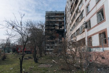 Ukrayna 'nın Zaporozhye kentindeki yüksek katlı bir binada grev. Rus füze saldırısının ardından bir bina havaya uçtu. Patlamanın sonuçları bunlar. Savaş sırasında şehirdeki evler..