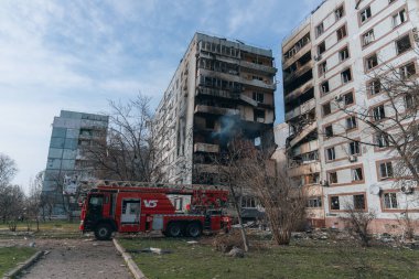 Ukrayna 'nın Zaporozhye kentindeki yüksek katlı bir binada grev. Rus füze saldırısının ardından bir bina havaya uçtu. Patlamanın sonuçları bunlar. Savaş sırasında şehirdeki evler..
