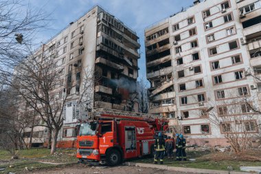 Ukrayna 'nın Zaporozhye kentindeki yüksek katlı bir binada grev. Rus füze saldırısının ardından bir bina havaya uçtu. Patlamanın sonuçları bunlar. Savaş sırasında şehirdeki evler..