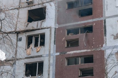 Ukrayna 'nın Zaporozhye kentindeki yüksek katlı bir binada grev. Rus füze saldırısının ardından bir bina havaya uçtu. Patlamanın sonuçları bunlar. Savaş sırasında şehirdeki evler..