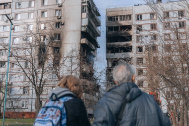 Ukrayna 'nın Zaporozhye kentindeki yüksek katlı bir binada grev. Rus füze saldırısının ardından bir bina havaya uçtu. Patlamanın sonuçları bunlar. Savaş sırasında şehirdeki evler..