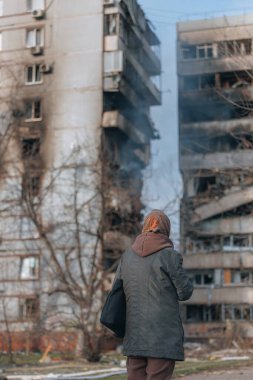 Ukrayna 'nın Zaporozhye kentindeki yüksek katlı bir binada grev. Rus füze saldırısının ardından bir bina havaya uçtu. Patlamanın sonuçları bunlar. Savaş sırasında şehirdeki evler..