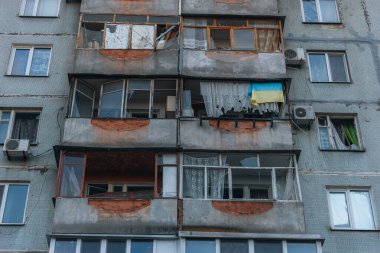 Ukrayna 'nın Zaporozhye kentindeki yüksek katlı bir binada grev. Rus füze saldırısının ardından bir bina havaya uçtu. Patlamanın sonuçları bunlar. Savaş sırasında şehirdeki evler..