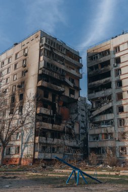 Ukrayna 'nın Zaporozhye kentindeki yüksek katlı bir binada grev. Rus füze saldırısının ardından bir bina havaya uçtu. Patlamanın sonuçları bunlar. Savaş sırasında şehirdeki evler..