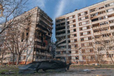 Ukrayna 'nın Zaporozhye kentindeki yüksek katlı bir binada grev. Rus füze saldırısının ardından bir bina havaya uçtu. Patlamanın sonuçları bunlar. Savaş sırasında şehirdeki evler..