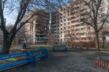 Ukrayna 'nın Zaporozhye kentindeki yüksek katlı bir binada grev. Rus füze saldırısının ardından bir bina havaya uçtu. Patlamanın sonuçları bunlar. Savaş sırasında şehirdeki evler..
