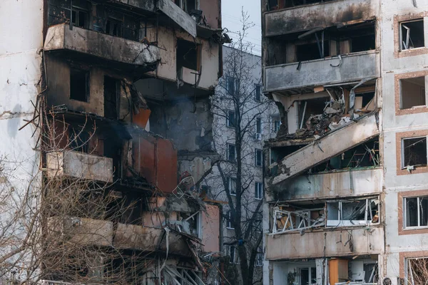 우크라이나 건물에 있었습니다 러시아 미사일 공격에 폭발로 파괴된 주거용 폭발의 — 스톡 사진