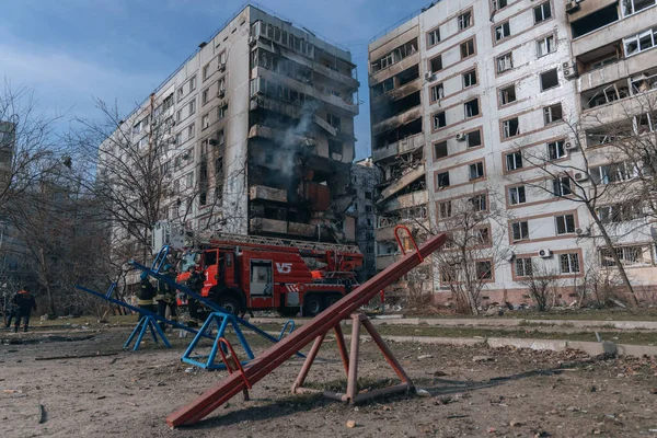 Een Staking Een Hoogbouw Stad Zaporozhye Oekraïne Een Woongebouw Verwoest — Stockfoto