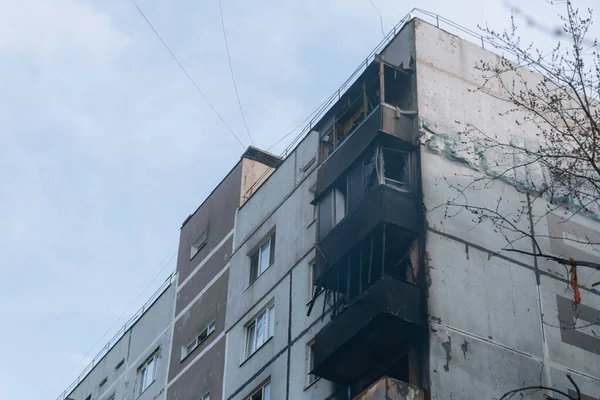 우크라이나 건물에 있었습니다 러시아 미사일 공격에 폭발로 파괴된 주거용 폭발의 — 스톡 사진