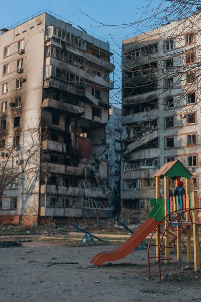 袭击了乌克兰Zaporozhye市的一座高楼 俄罗斯导弹袭击后爆炸摧毁的居民楼 爆炸的后果 战争期间城里的房屋 — 图库照片