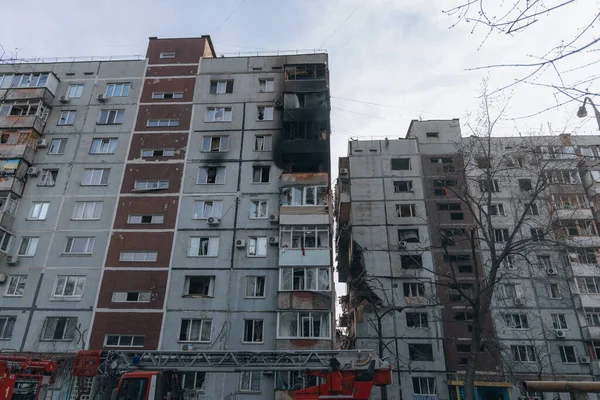 Strejk Höghus Byggnad Staden Zaporozhye Ukraina Ett Bostadshus Förstört Explosion — Stockfoto