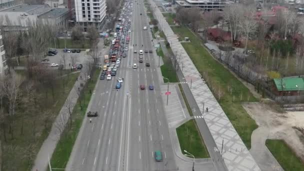 Şehirde Güçlü Bir Kaza Oldu Trafik Sıkışıklığının Üst Görüntüsü Yoldaki — Stok video