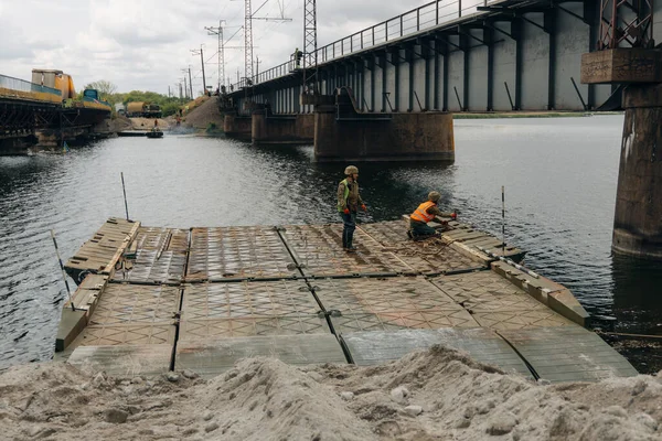 Pont Ponton Armée Ukrainienne Installation Passage Temporaire Près Pont Détruit — Photo