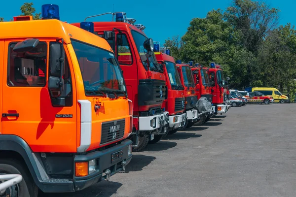 Μεταφορά Οχημάτων Διάσωσης Στην Ουκρανία Πυροσβεστικά Πυροσβεστική Και Βοήθεια Στα — Φωτογραφία Αρχείου
