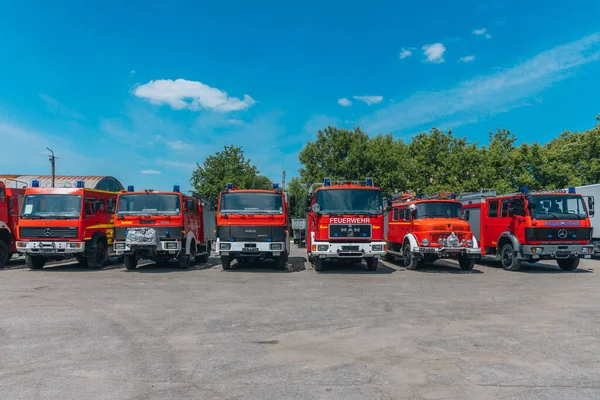 Передача Спасательных Машин Украину Пожарные Пожарные Помощь Жертвам Новые Машины — стоковое фото