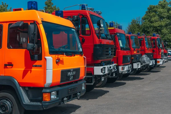 Transferência Veículos Resgate Para Ucrânia Camiões Bombeiros Combate Incêndios Assistência — Fotografia de Stock