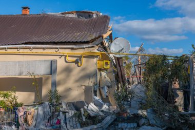 Savaş 2023. Rus saldırıları ve Ukrayna 'nın askeri istilası. Füze ve hava saldırılarından sonra evleri yıktılar. Dnipro şehrindeki sivillerin evleri bombalandı.