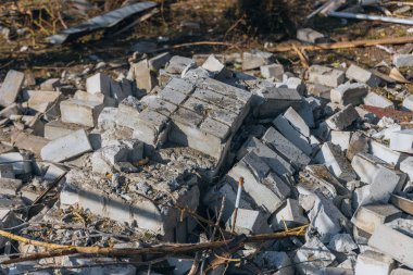 Savaş 2023. Rus saldırıları ve Ukrayna 'nın askeri istilası. Füze ve hava saldırılarından sonra evleri yıktılar. Dnipro şehrindeki sivillerin evleri bombalandı.