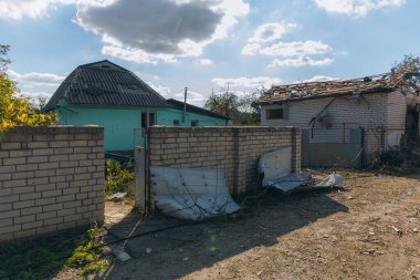 Savaş 2023. Rus saldırıları ve Ukrayna 'nın askeri istilası. Füze ve hava saldırılarından sonra evleri yıktılar. Dnipro şehrindeki sivillerin evleri bombalandı.